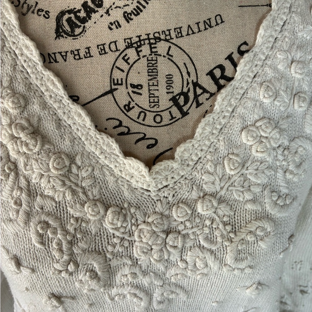 Elegant Cream V-Neck Sweater with Floral Accents - Picture 3 of 5